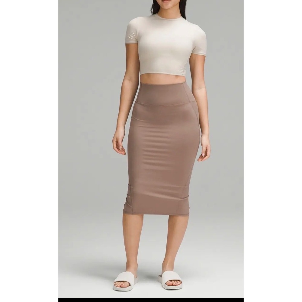 Lululemon Nulu High Rise Midi Skirt Taupe Brown Side Pockets Stretch Size 6